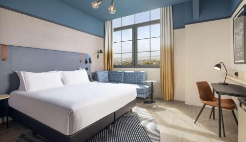 Deluxe King Room with City View