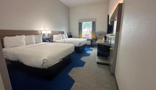 Queen Room with Two Queen Beds - Non-Smoking