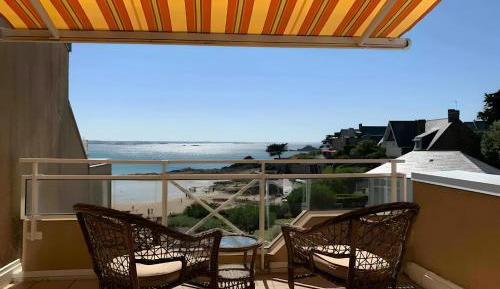 Two-Bedroom Apartment with Terrace and Sea View