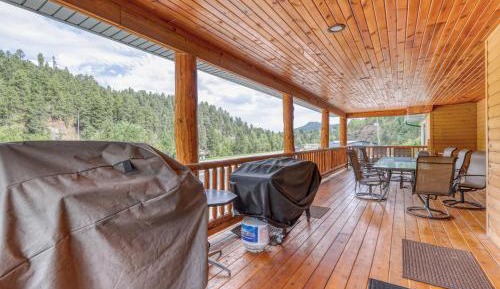 Seven-Bedroom Holiday Home