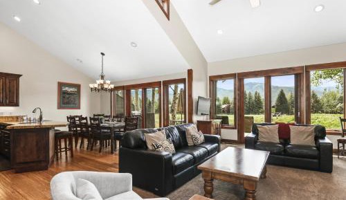 Four-Bedroom Holiday Home
