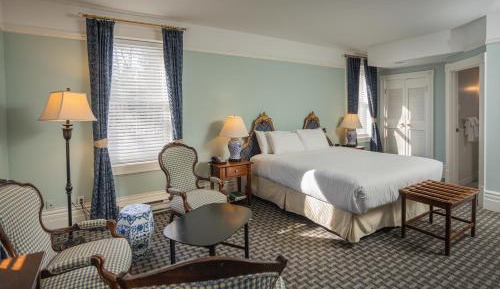 Deluxe Queen Room