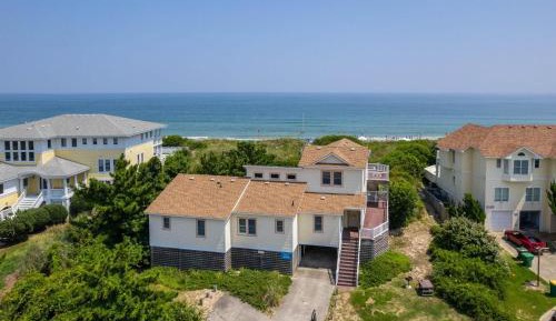 Four-Bedroom Holiday Home