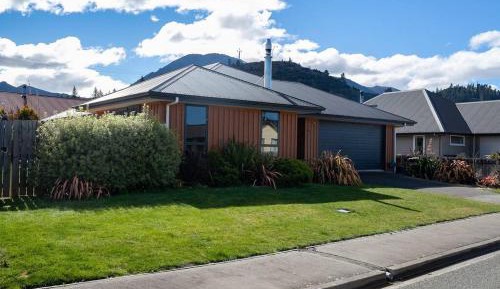 Four-Bedroom Holiday Home