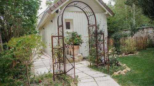 King Room with Garden View