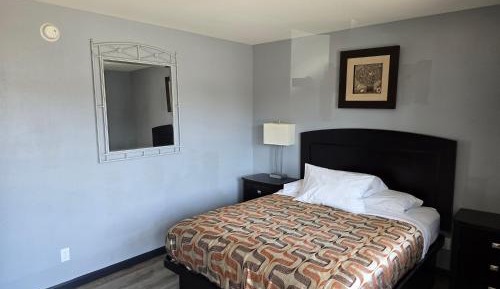 Standard Queen Room