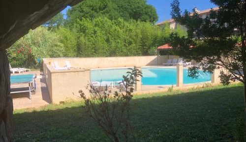 Apartment with Pool View 