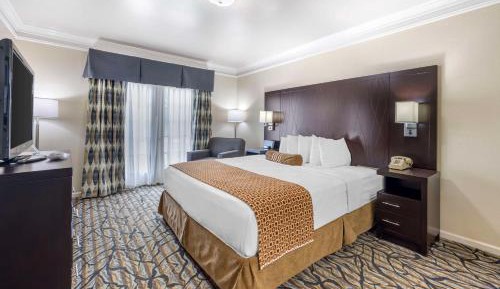 King Suite with Kitchenette - Non-Smoking