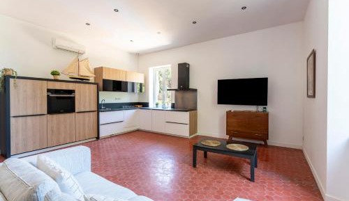 Superior One-Bedroom Apartment