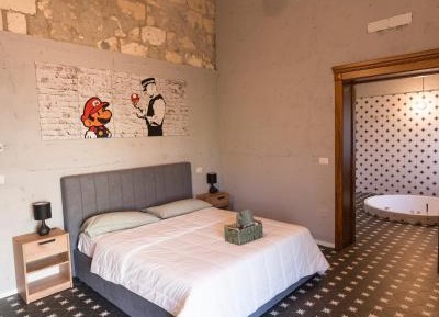 Queen Room with Spa Bath