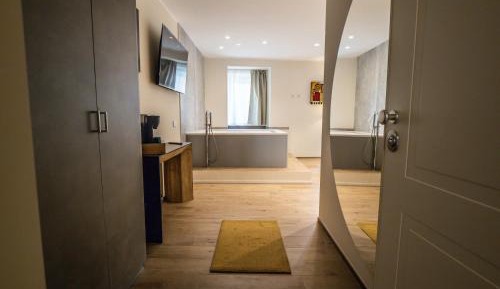 Queen Room with Spa Bath