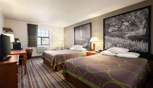 Queen Room with Two Queen Beds - Non-Smoking