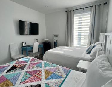 Deluxe Double Room with Side Sea View