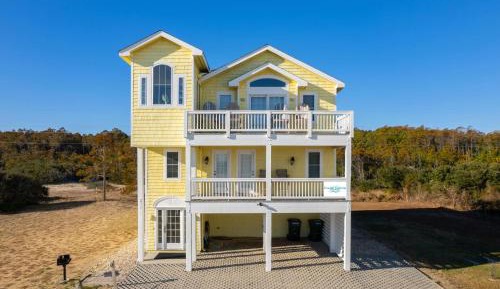 Eight-Bedroom Holiday Home