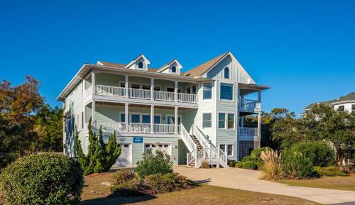 Seven-Bedroom Holiday Home