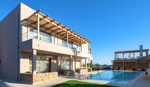 White Deluxe Swim-Up Suite