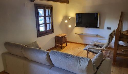 Deluxe Two-Bedroom Apartment with Garden View