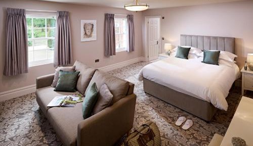 Queen Room with Garden View