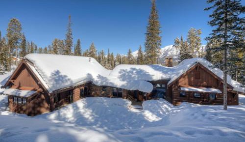 Four-Bedroom Holiday Home