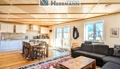 Apartment with Mountain View