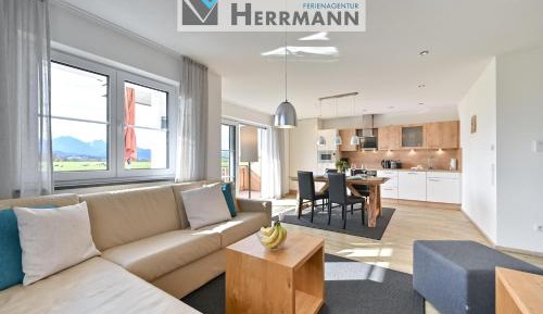 Apartment with Mountain View