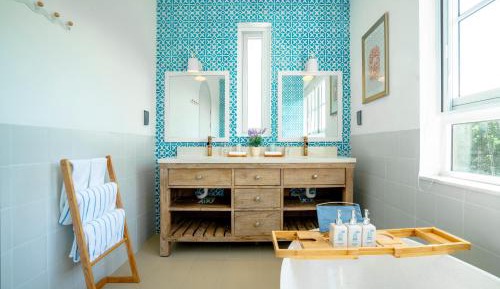 Deluxe Double Room with Balcony and Sea View