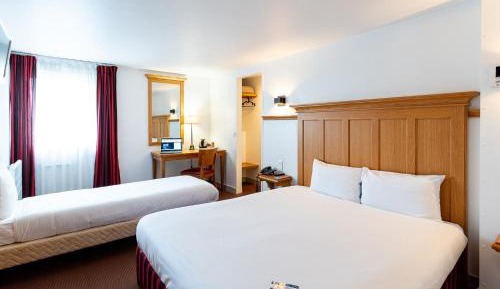 1 Double Bed 1 Single Bed