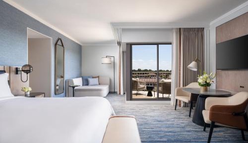 Tower Corner, Guest room, 1 King, Balcony