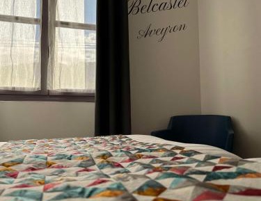 Queen Room with Queen Bed and River View