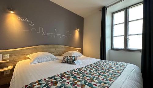 Deluxe Quadruple Room with Queen Bed and Kitchen