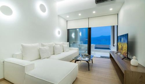 Deluxe Suite with Sea View
