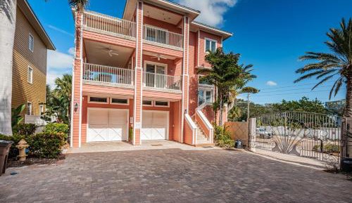 Four-Bedroom Holiday Home