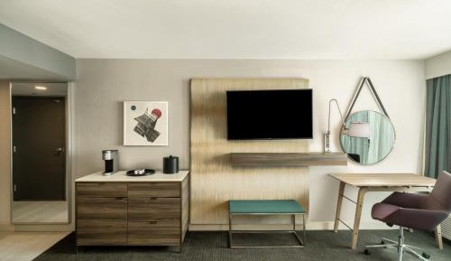 Standard King Room with Mobility Accessible Roll-In Shower
