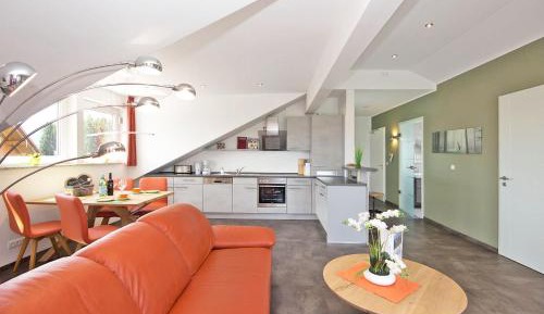 Apartment with Mountain View