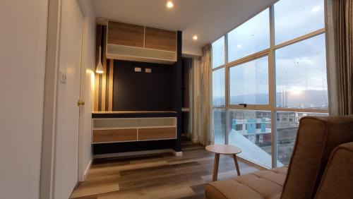 Apartment with Mountain View