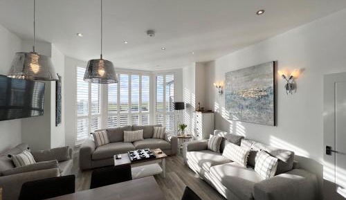 Shoreline Apartment