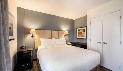 One-Bedroom Two Queen Suite