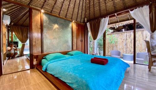 Bungalow with Patio
