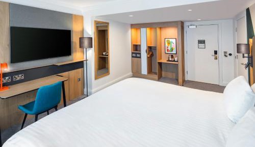 Standard Queen Room