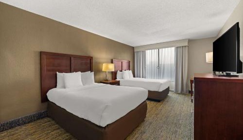 Two Double Beds with Street View
