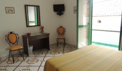 Double or Twin Room with Partial Sea View