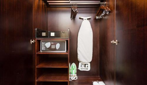 Superior Room - Welcome pint of beer on arrival + Buy 1 get 1 (IMFL) + 15% off on Food & Beverages + Free Night Club access (T&C*)