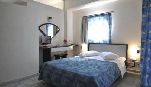 Single Room with Pool View
