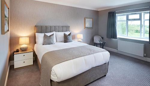 Superior King Room with River View