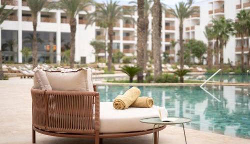 The View Deluxe King Pool Side View