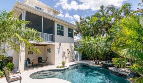 Three-Bedroom Holiday Home 