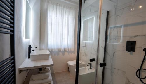 One-Bedroom Apartment with Pool View