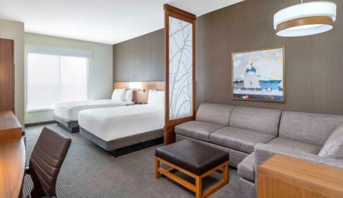 Queen Room with Sofa Bed and Accessible Shower - Disability Access