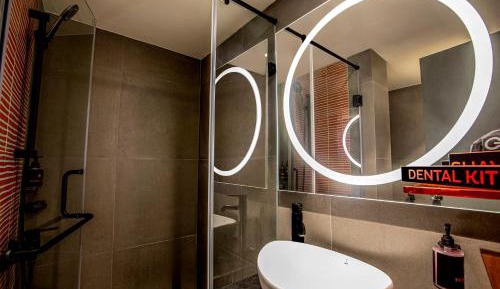 Luxe Queen Room