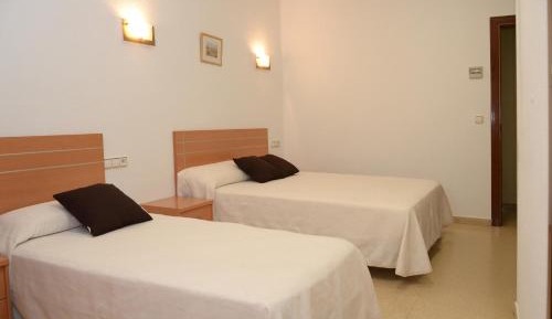 Triple Room with Private Bathroom and Balcony